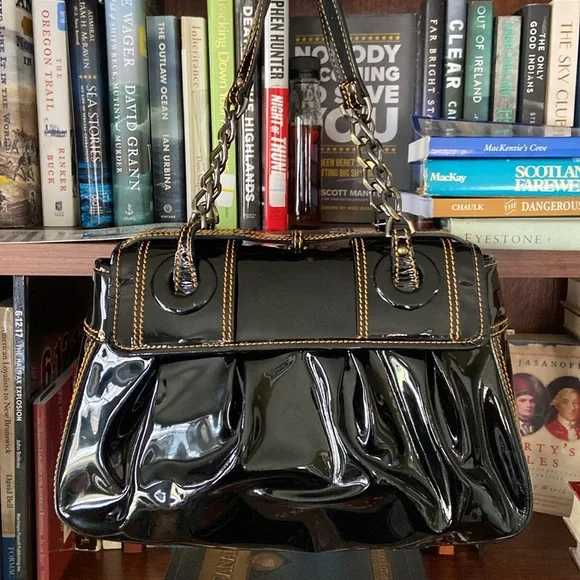 Fendi B Bag Purse in Black Patent Leather with Orange Contrast Top Stitching - Picture 4 of 16